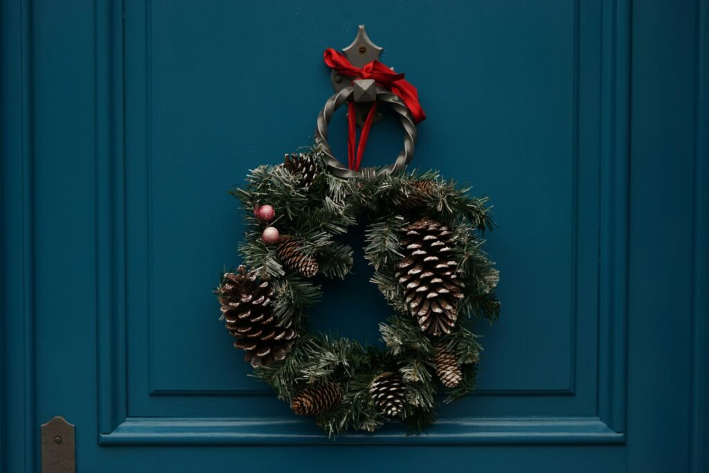 Selling a Home at Christmas: Pros and Cons